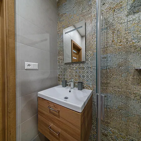 Tower Orchid & Amber *